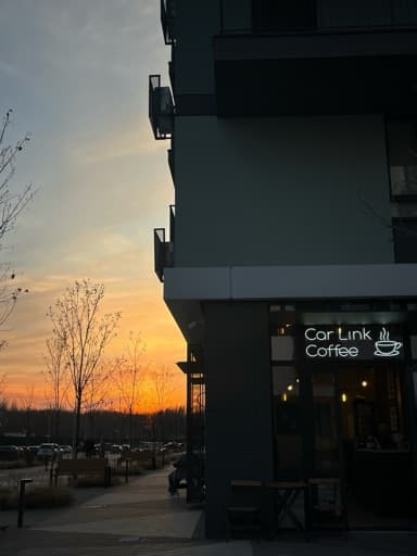Car Link Coffee  Кавʼярня в автомобільному стилі. Можна випити смачної кави і перекусити солоденьким ❤️